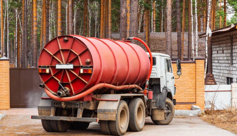 Septic pumping holding tanks in Beaumont, TX
